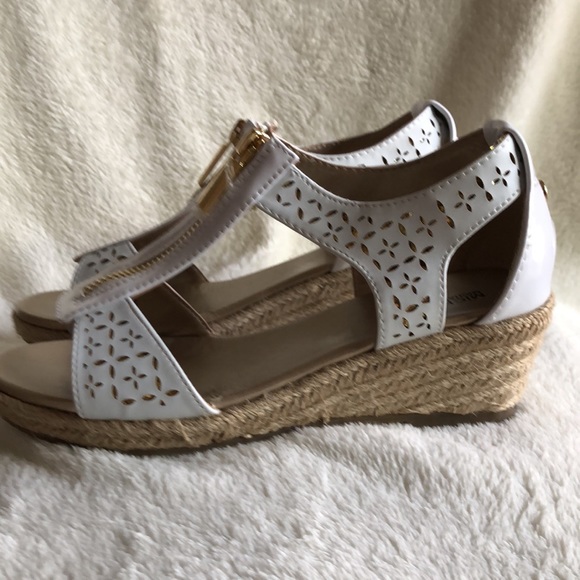 NWOB Michael Kors sandals - Picture 6 of 7